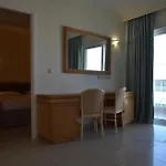 布里斯托海景公寓式酒店 2*