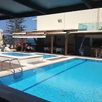 布里斯托海景公寓式酒店 2*