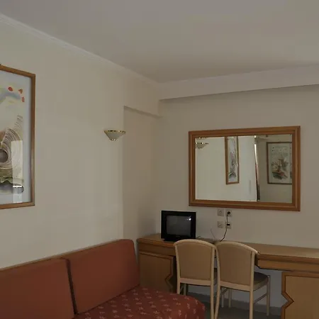 아파트호텔 Bristol Sea View 2*