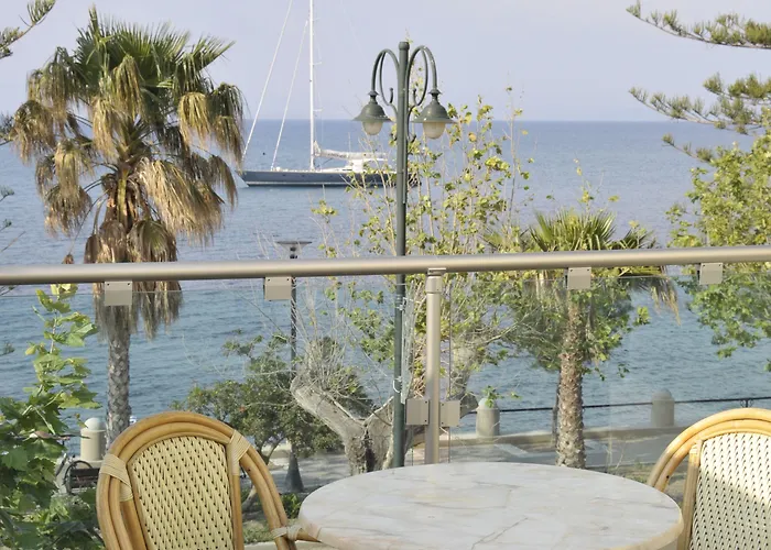 아파트호텔 Bristol Sea View 2*