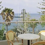 アパートホテル Bristol Sea View 2*