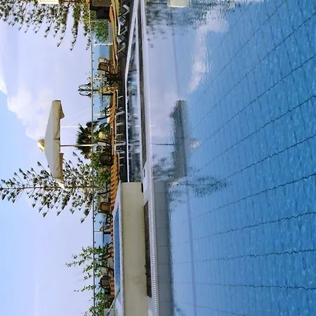 Bristol Sea View מלון דירות