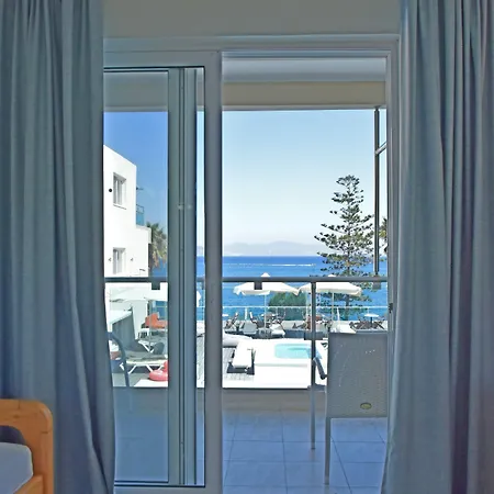 מלון דירות Bristol Sea View 2*