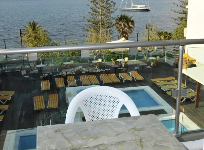 Bristol Sea View Apartahotel