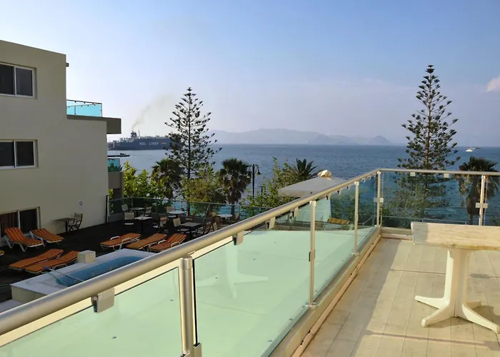 Bristol Sea View Apartahotel