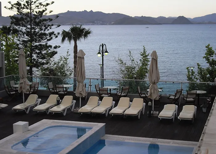 Apartahotel Bristol Sea View Cos